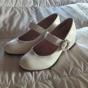 Girls white patent dress shoes